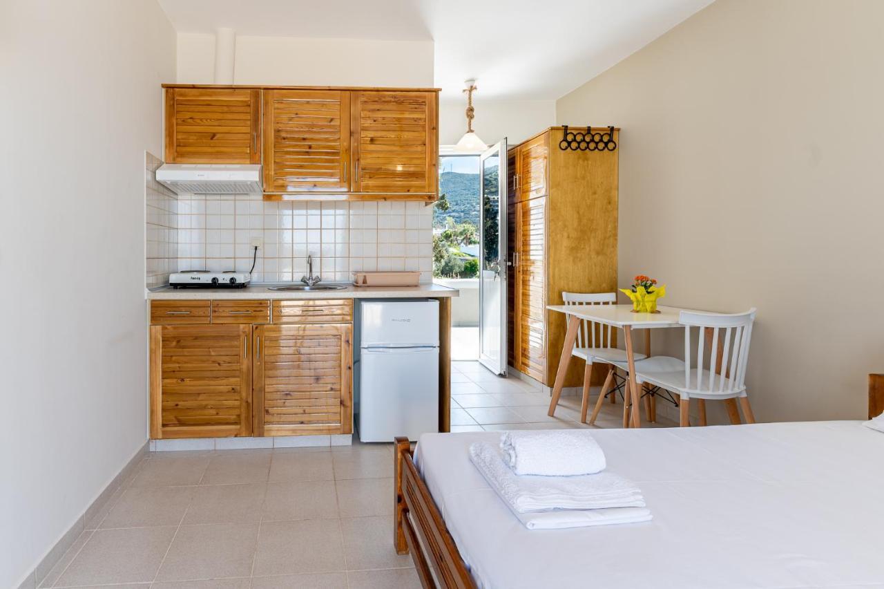 Ο Μόλος Apartment Marmari  Exterior photo