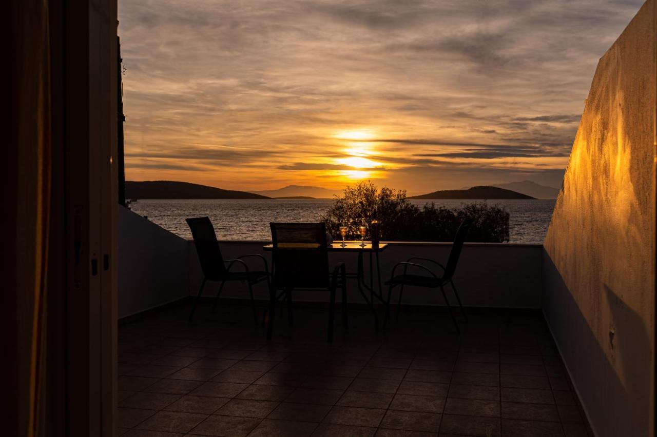 Ο Μόλος Apartment Marmari  Exterior photo